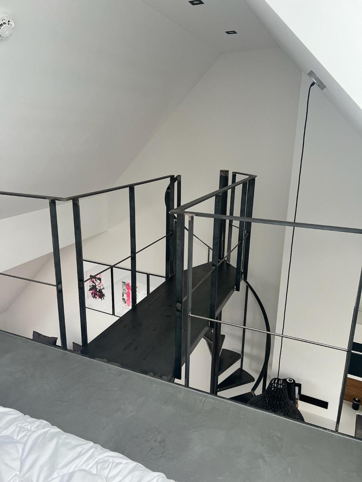One Business Apartment